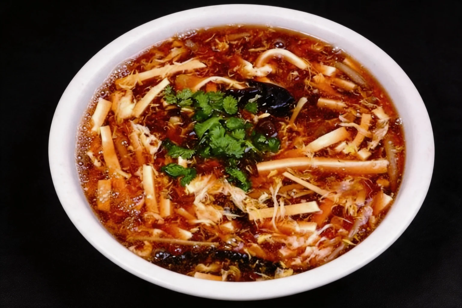 E7 Peking soup in a white bowl